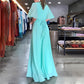 Einfarbiges Kleid mit V-Ausschnitt und Schlitz an der Taille